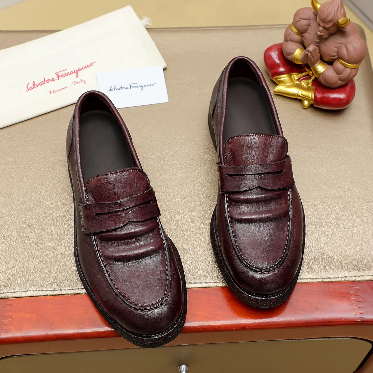 Men's shoes 💰920 💰 Louis Vuitton LV ® Autumn and Winter 🆕 models 🔛Full shoe counter First layer cowhide, 🐂Leather lined casual shoes for men, super soft outsole, a must for driving. Counter synchronization Original first layer cowhide Completely 1:1 mold customization 🌹Top version, 3 colors available! Number: 38-45 (37.46. Customized)